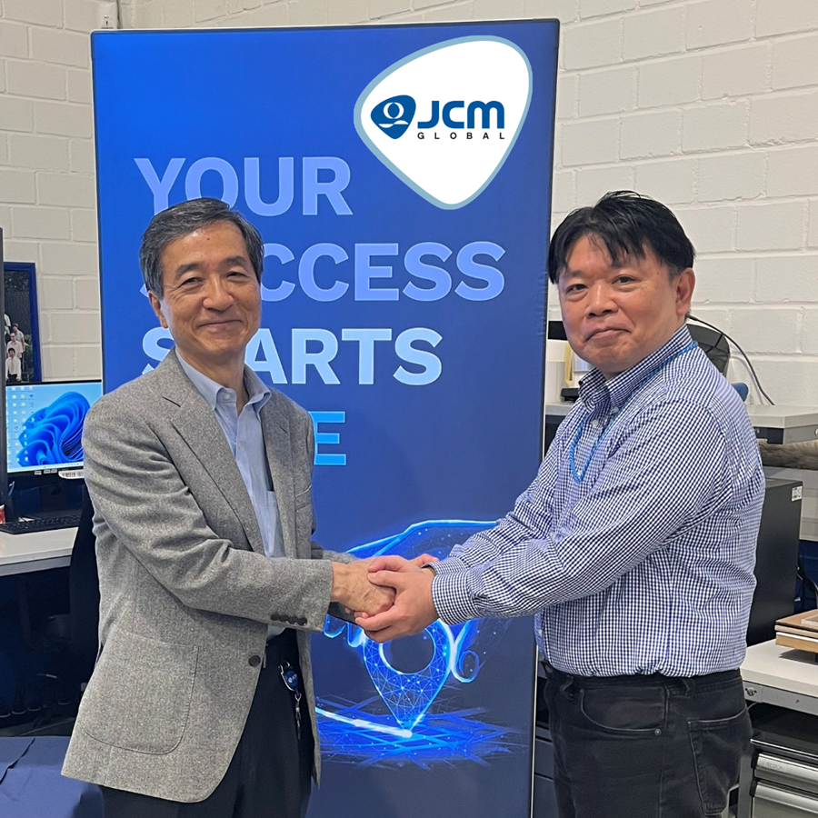 Mitsuhiro Ueno left with Yuichi Yamamura